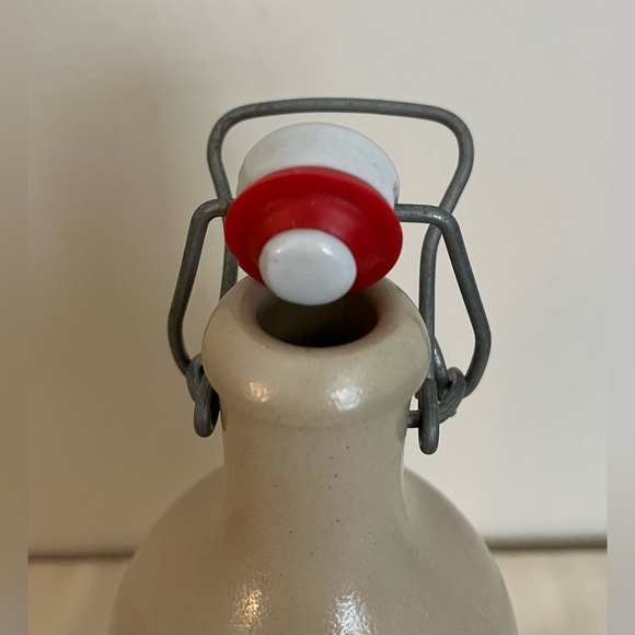 Vintage Hofbrauhaus Munchen German Beer Bottle MKM HB Stoneware w/Porcelain Cap - Picture 9 of 15